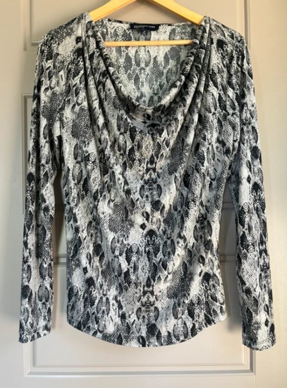 Jones New York signature white black gray snakeskin jersey cowl neck top blouse